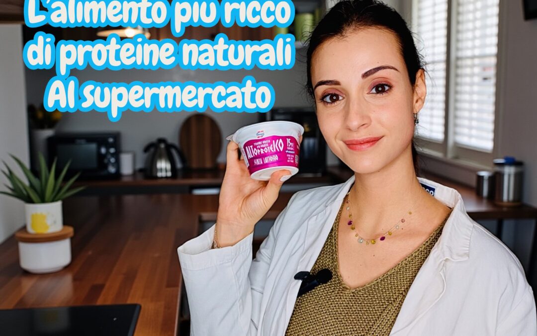 LO YOGURT GRECO ALTOPROTEICO È UNO DEGLI ALIMENTI PIÙ RICCHI DI PROTEINE CHE POSSIAMO TROVARE AL SUPERMERCATO
