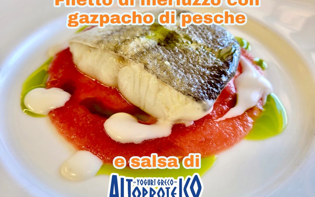 FILETTO DI MERLUZZO CON GAZPACHO DI PESCHE E SALSA ALLO YOGURT GRECO ALTOPROTEICO